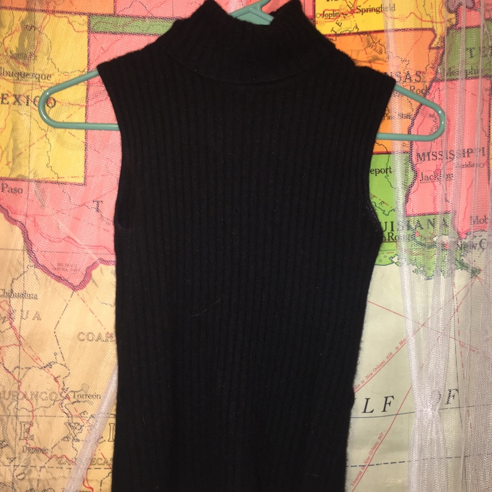 ✨Adorable fuzzy black turtle neck summer top